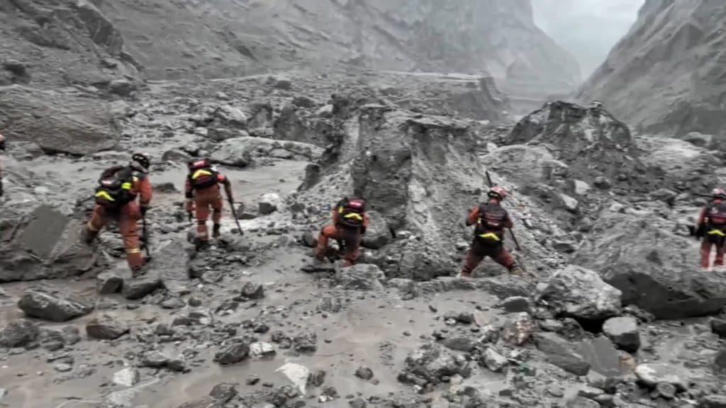 बाढीमा परी केरुङ नाकाको चीनतर्फ ७ जनाको मृत्यु, ५५४ बेपत्ता