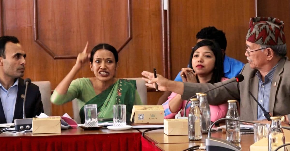 आशिका तामाङले 'अब तपाईंहरूको फोहोर रोकिन्छ' भन्दै बैठक छाडिन्, त्यसपछि के भने काठमाडौं र ललितपुरका मेयरले?
